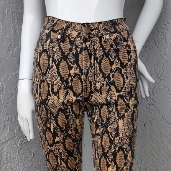 Hailee c Ladies Reptilian Designed Stretch Fabric Jeans - Picture 3 of 17